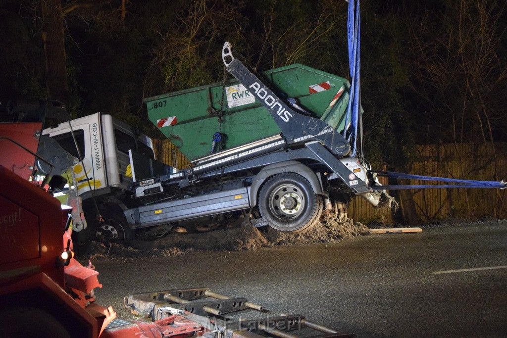 Container LKW umgestuerzt Koeln Brueck Bruecker- Dellbruecker Mauspfad P476.JPG - Miklos Laubert